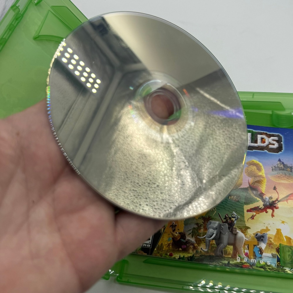 LEGO Worlds Xbox One Game Disc Complete In Box Exploration Adventure - Picture 2 of 4